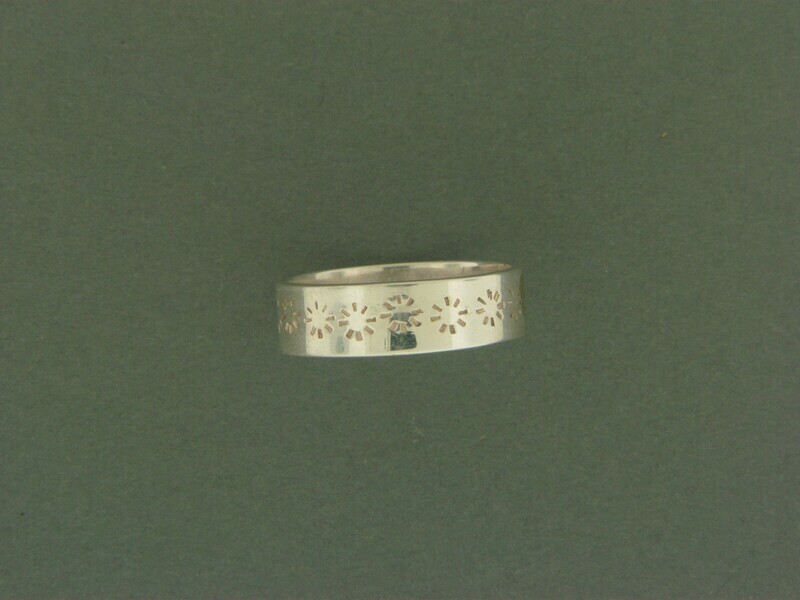 Wide Flat Band w/ Design