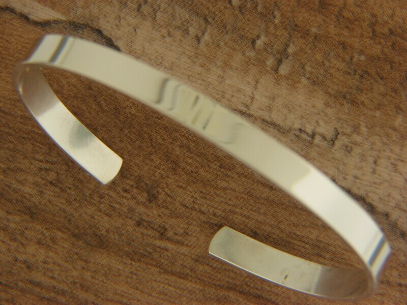 Flat Smooth Cuff Medium