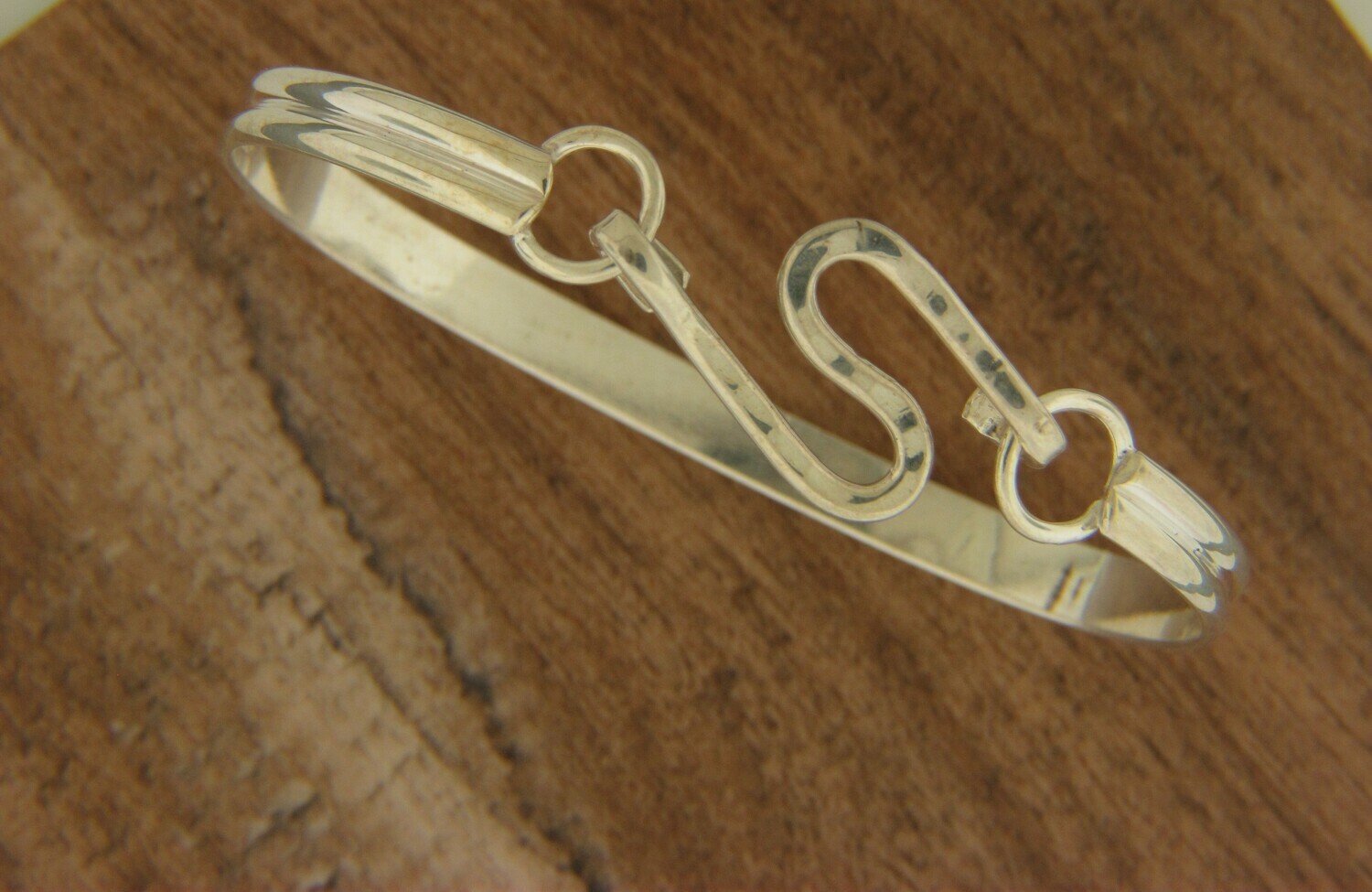 Double Band w/SS zig zag Hook Bracelet Double Band w/SS zig zag Hook Bracelet