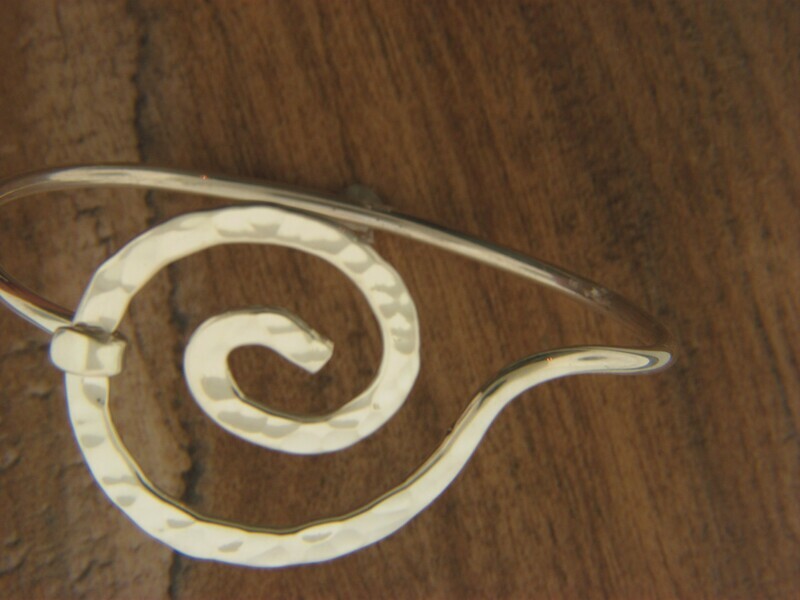 Heavy Swirl Hook Bracelet