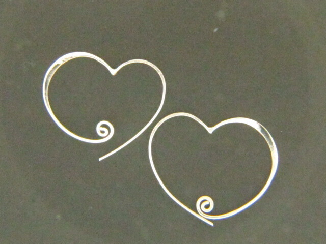 Medium Swirl Hear Earrings