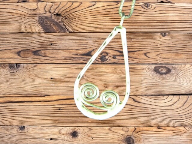 Teardrop w/Curly Pendant
