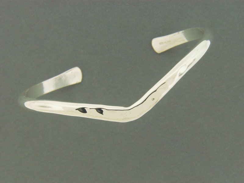 "V" cuff