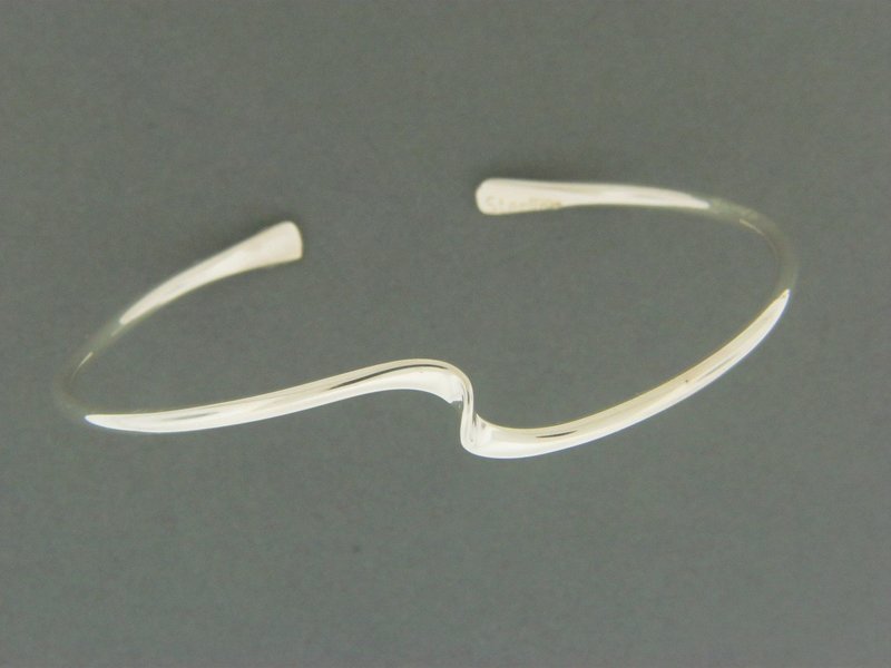 Single Wave Bracelet