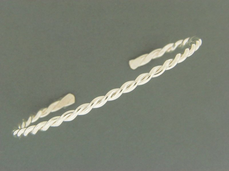 Two Wire Twisted Cuff
