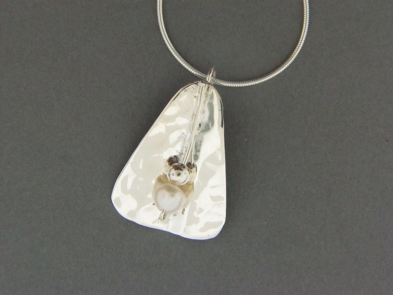 Tulip Plate w/Bead Pendant