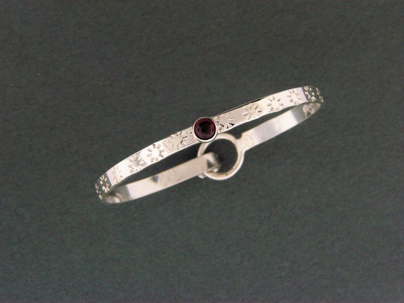 Flat Band Hook w/Stone