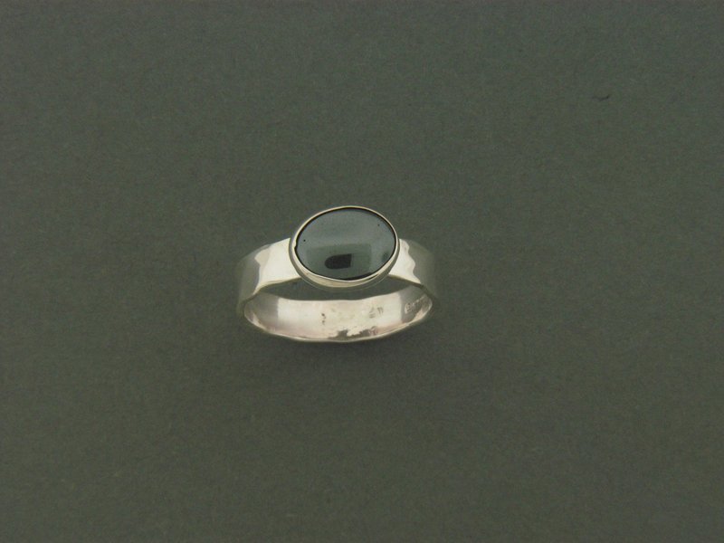 Medium Flat Band w/Stone