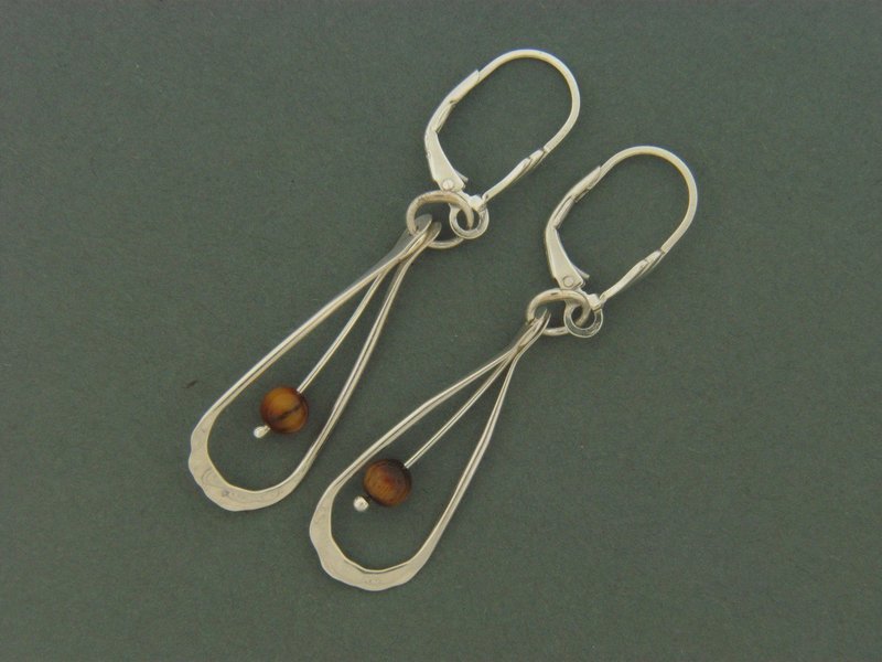 Teardrop w/Bead Lever Back