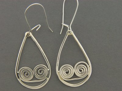 Teardrop w/Curly w/Kidney Wire