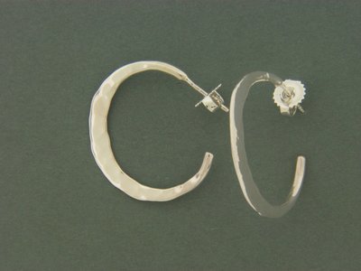 Medium Flat Hammered Hoop