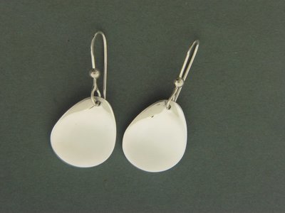 Medium Oval Smooth Earring