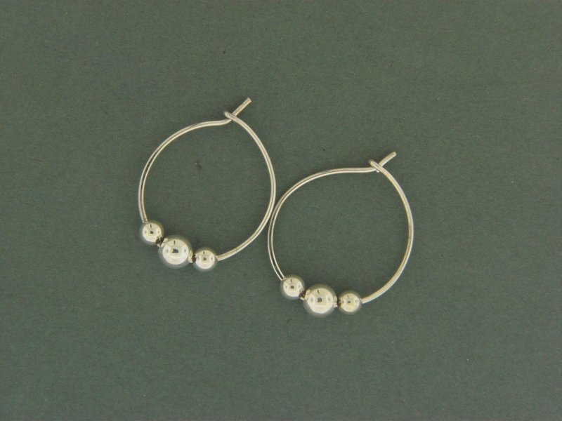 Medium Hoop W/ Beads