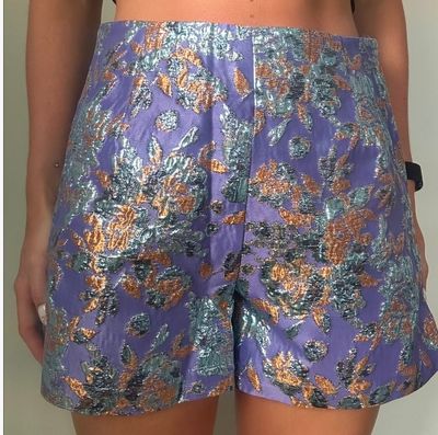 Paarse bloemen short
