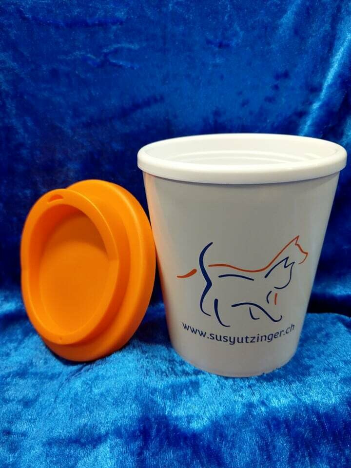 Trinkbecher mit SUST-Logo