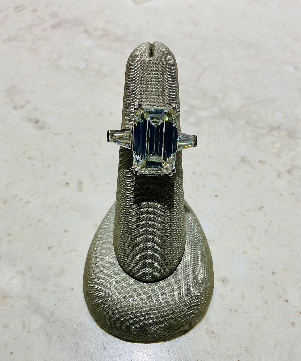 14KW 11.11ct EM Diamond LVS2 Ring  w/Trillion Diamond Sides