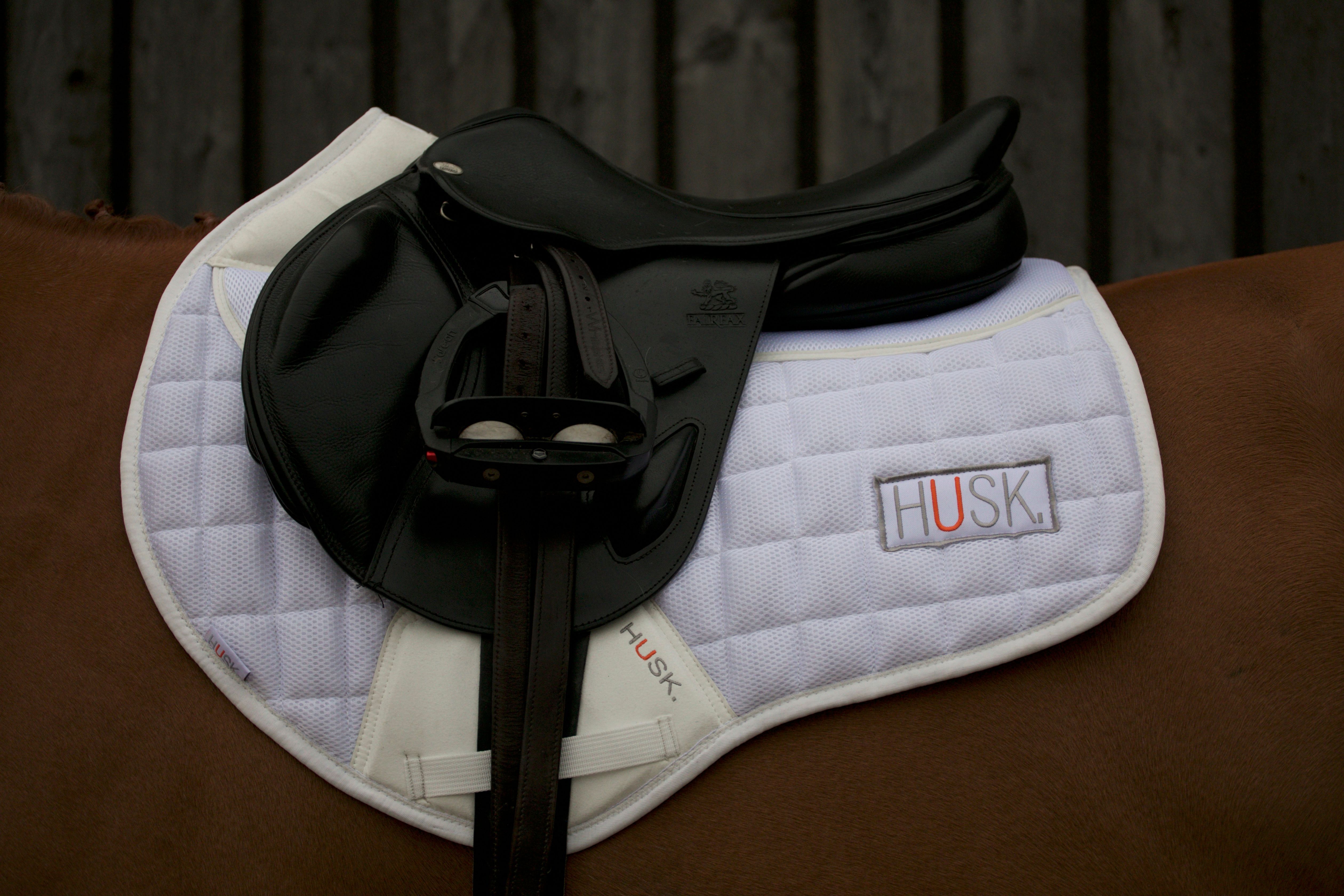 White Pro Comfort Air Saddle Pad