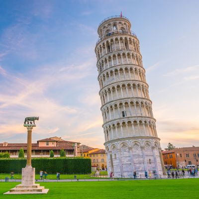 Menara Pisa: Menyelami Sejarah, Menemukan Keunikan, dan Menikmati Kuliner Khas Italia