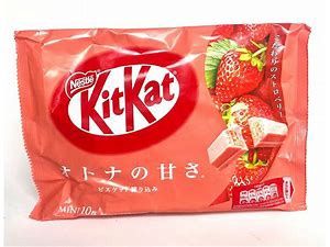 CHINESE KITKAT 8 PACK BLACK CHOCOLATE STRAWBERRY