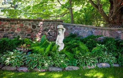 The Secret&#39;s Out: Our Guide to Thriving Shade Gardens
