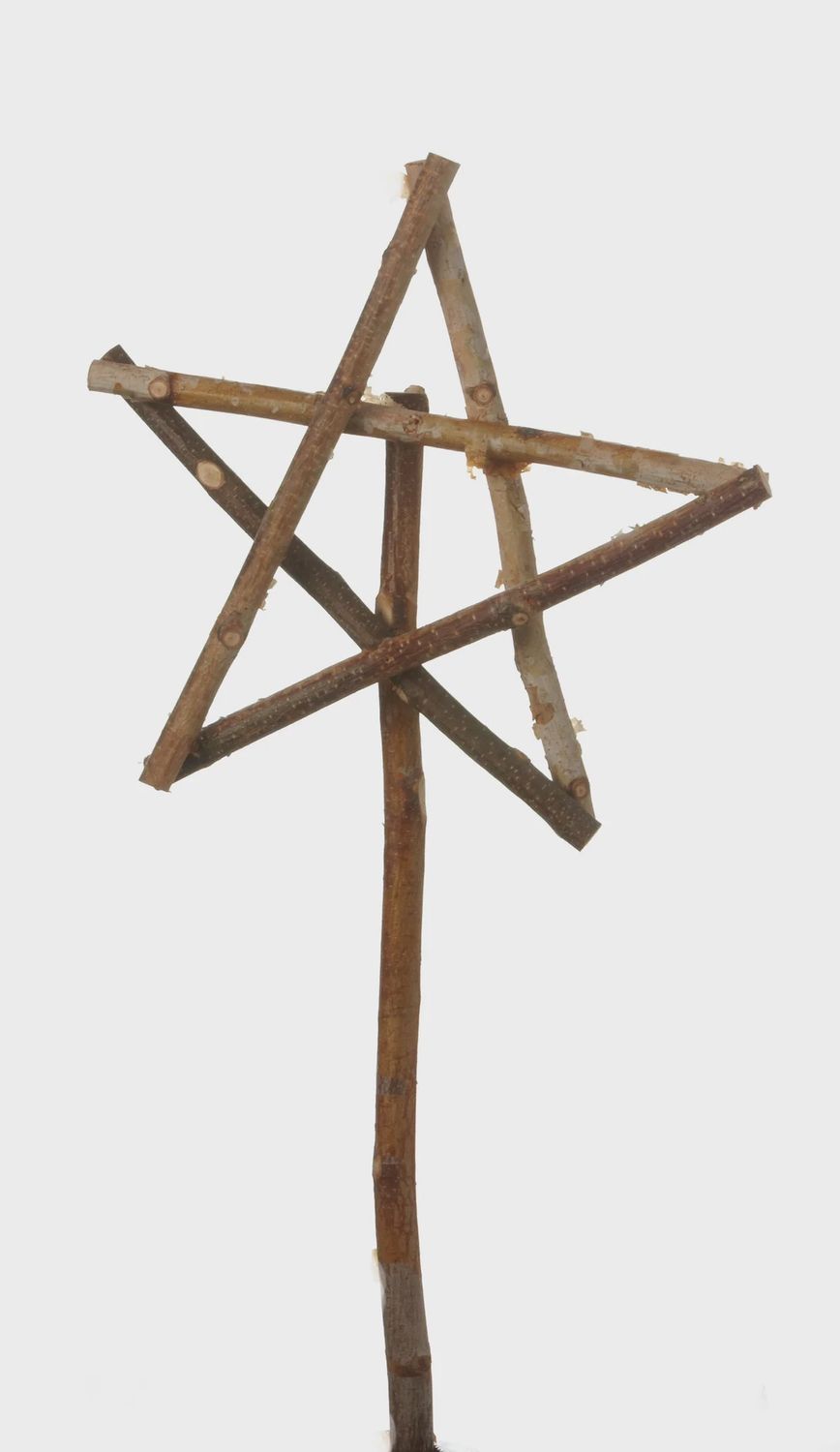 10&quot; WOOD STAR ON A WOOD STAKE