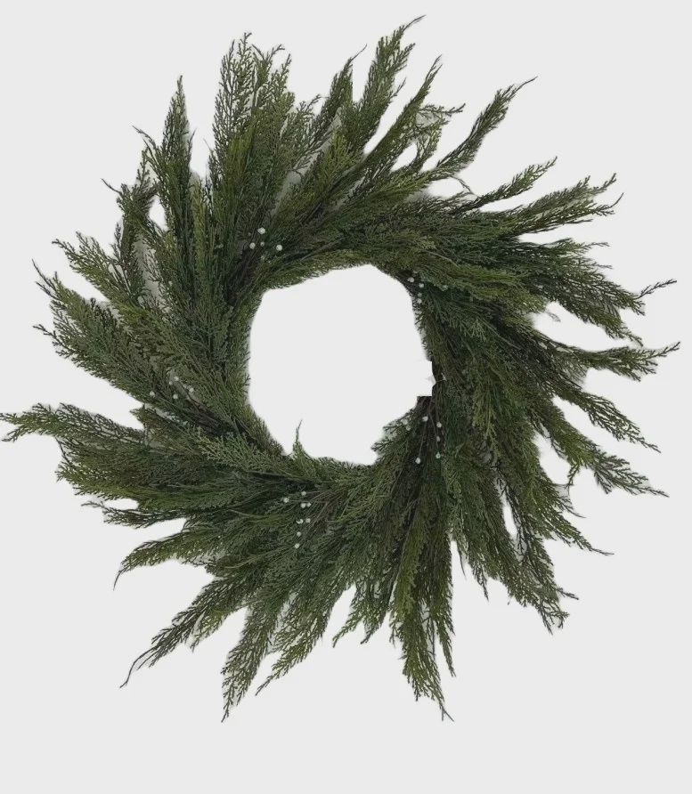 Long BC Cedar 28&quot; Wreath with Berries