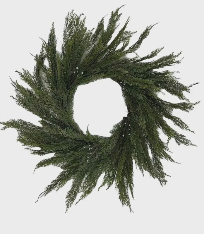 Long BC Cedar 28&quot; Wreath with Berries