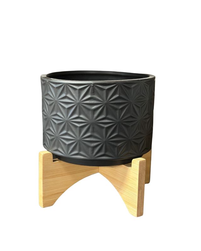 Black textured pot w/ wooden base