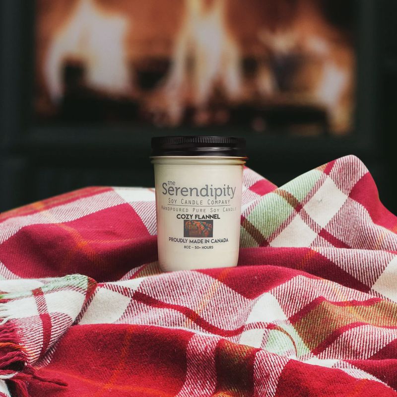 8oz Candle - Cozy Flannel