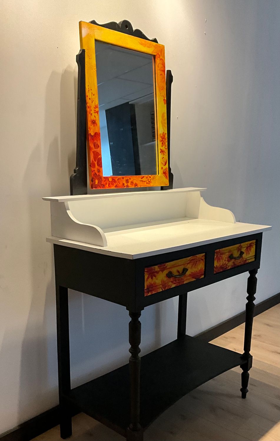Make-Up table