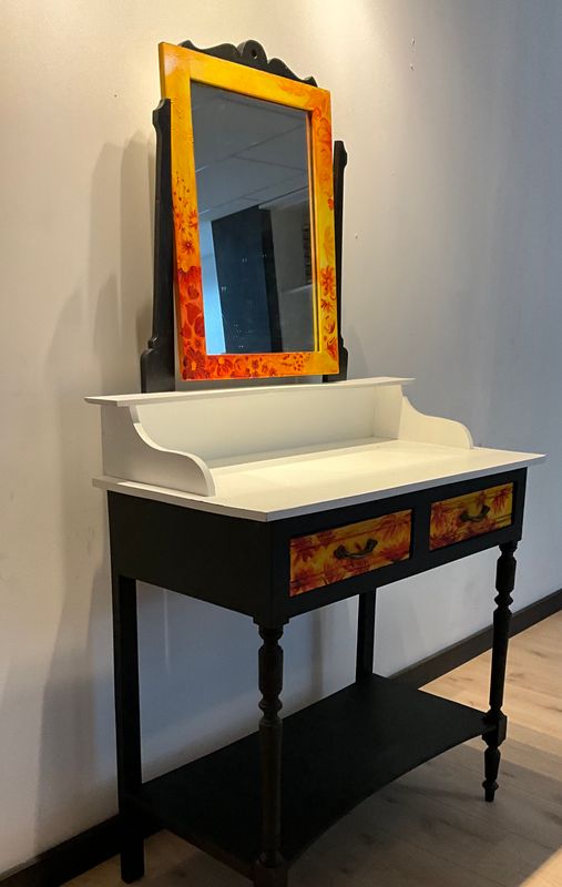 Make-Up table