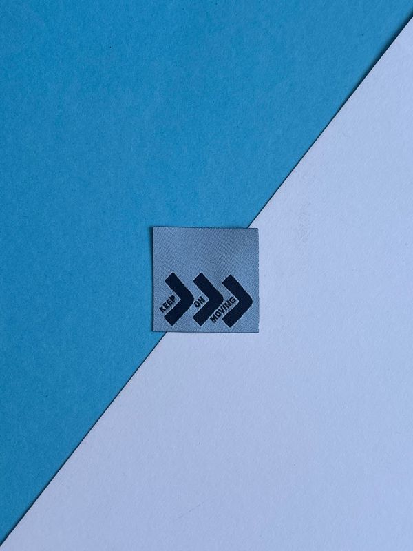 Keep on moving small label