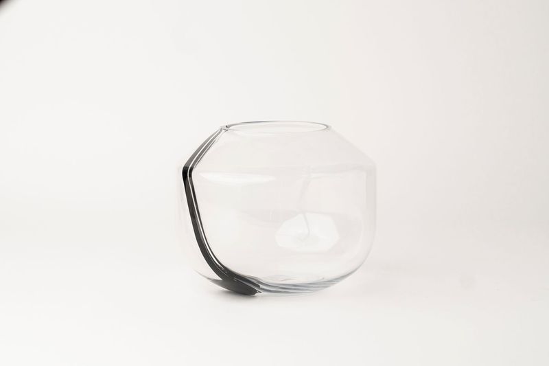 Single Line Transparent Bottle Is Short