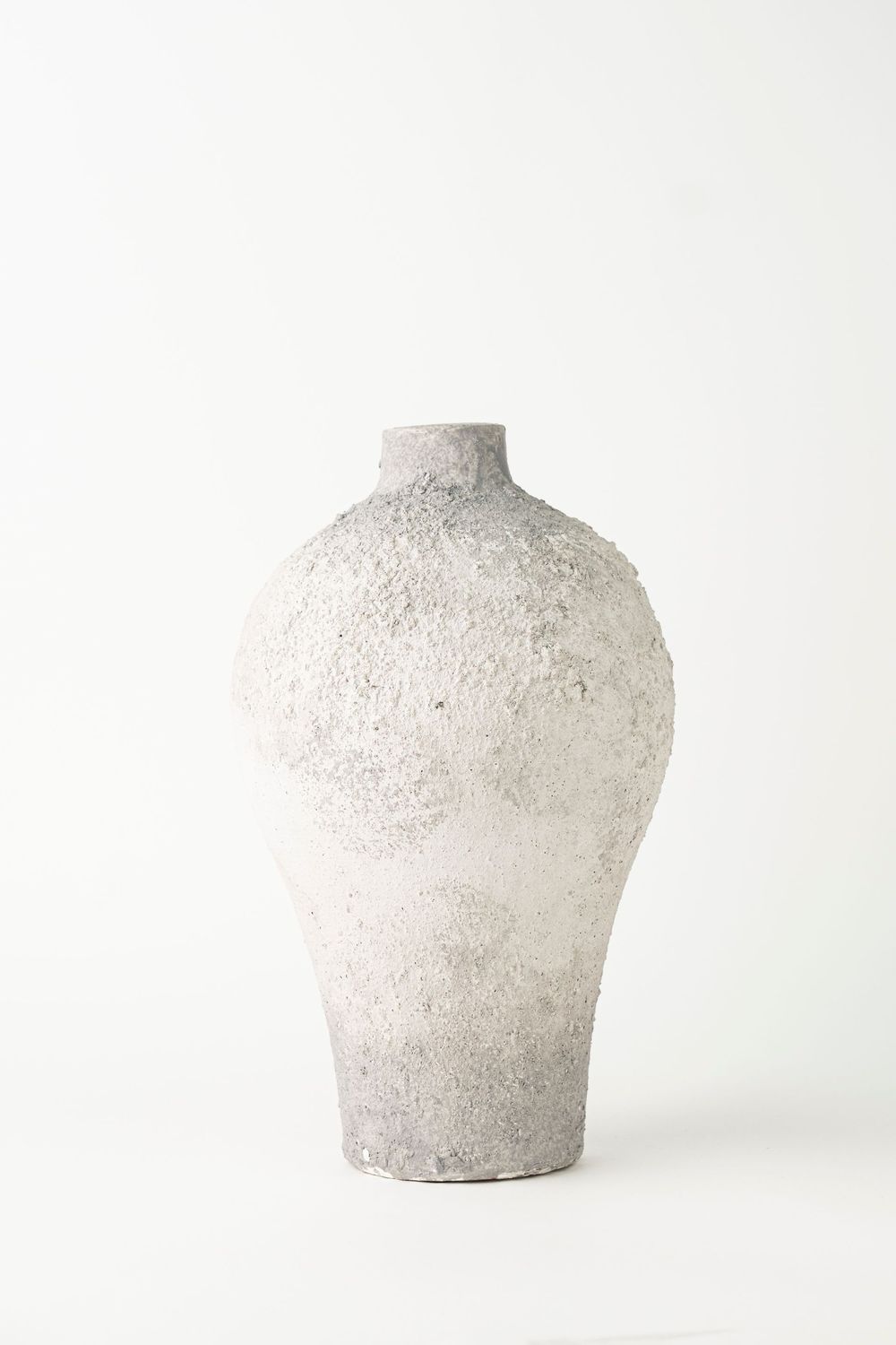 Fine-mouthed round-bellied vase