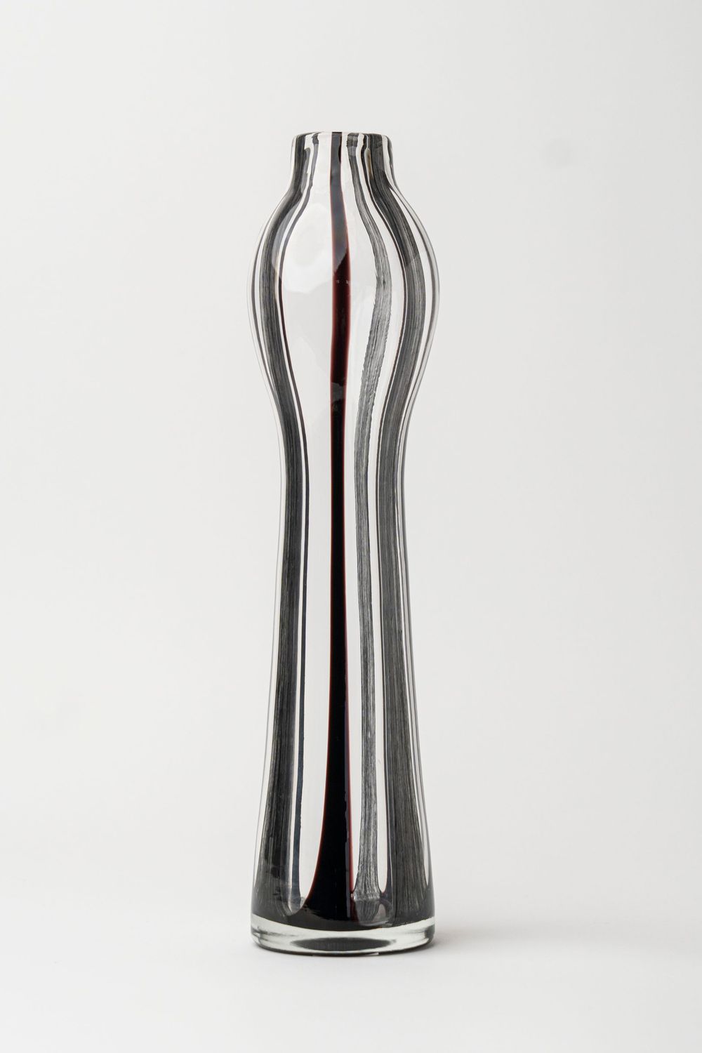 Black and white line vase Short