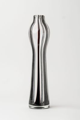 Black and white line vase Short