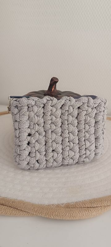 Mini pochette zip gris acier métallique