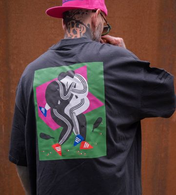 T-SHIRT "DRESOLOGIA" (Color: black) more OVERSIZE