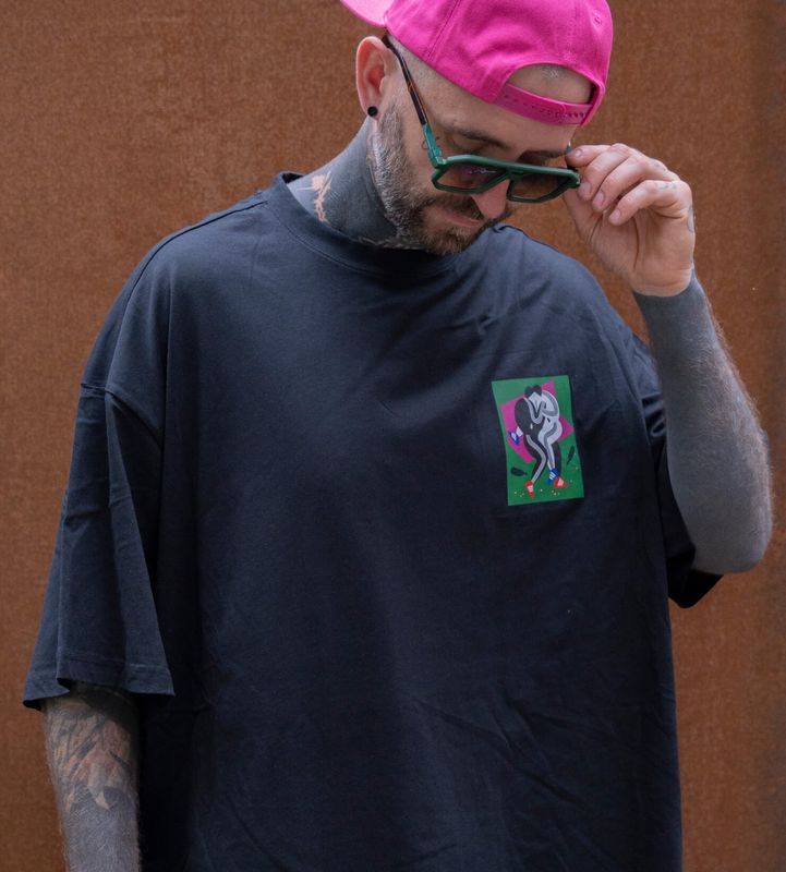 T-SHIRT "DRESOLOGIA" (Color: black) more OVERSIZE
