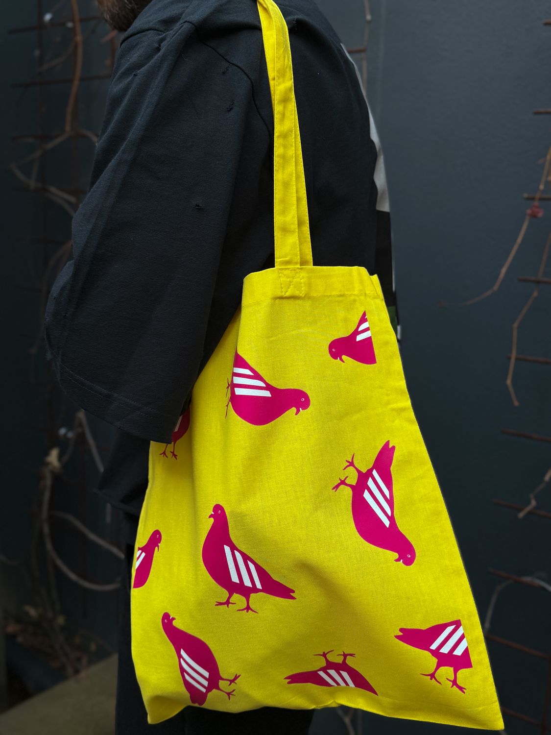 YELLOW BAG PINK PIGEON