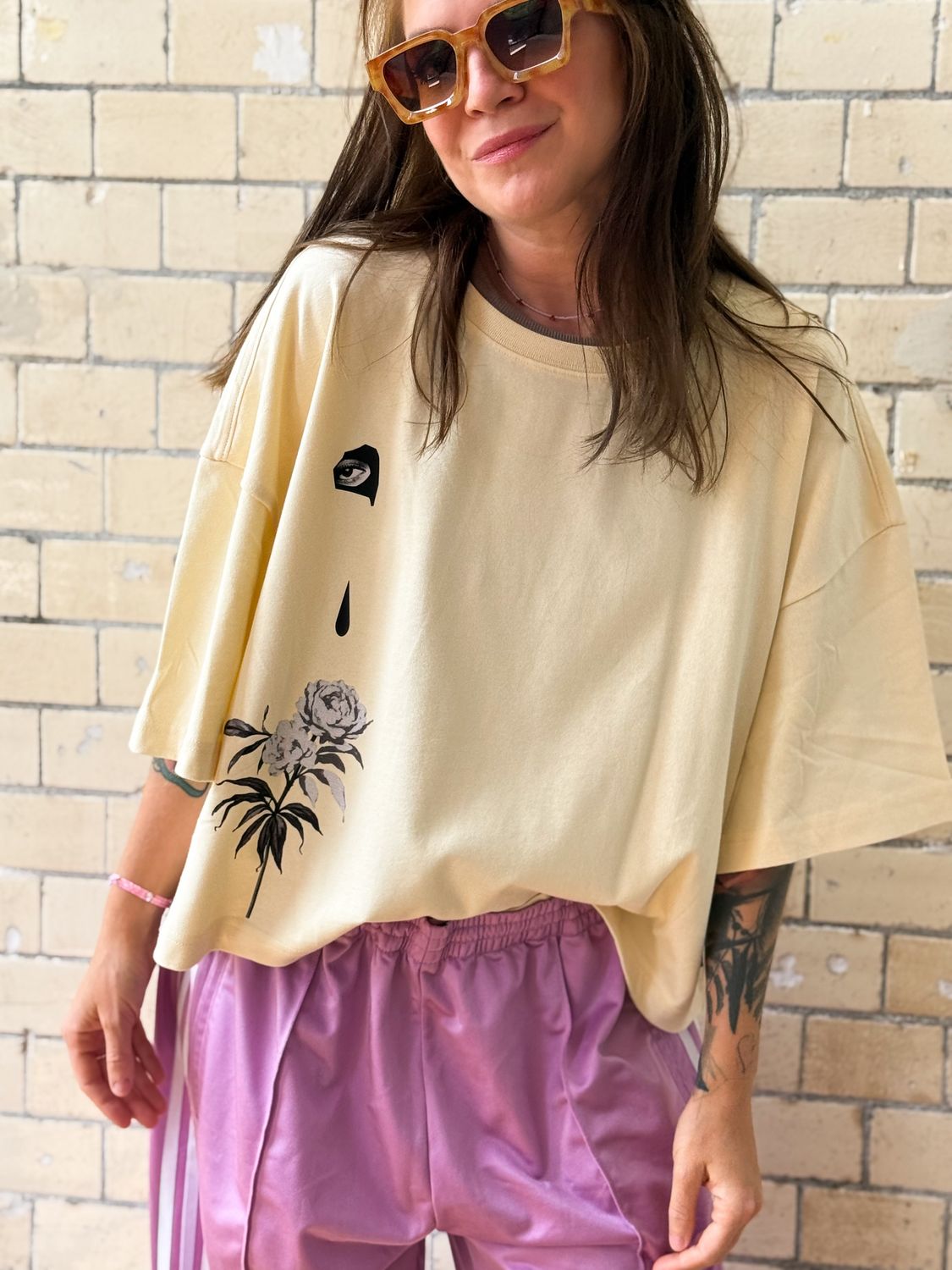 Short women t-shirt creamy one size