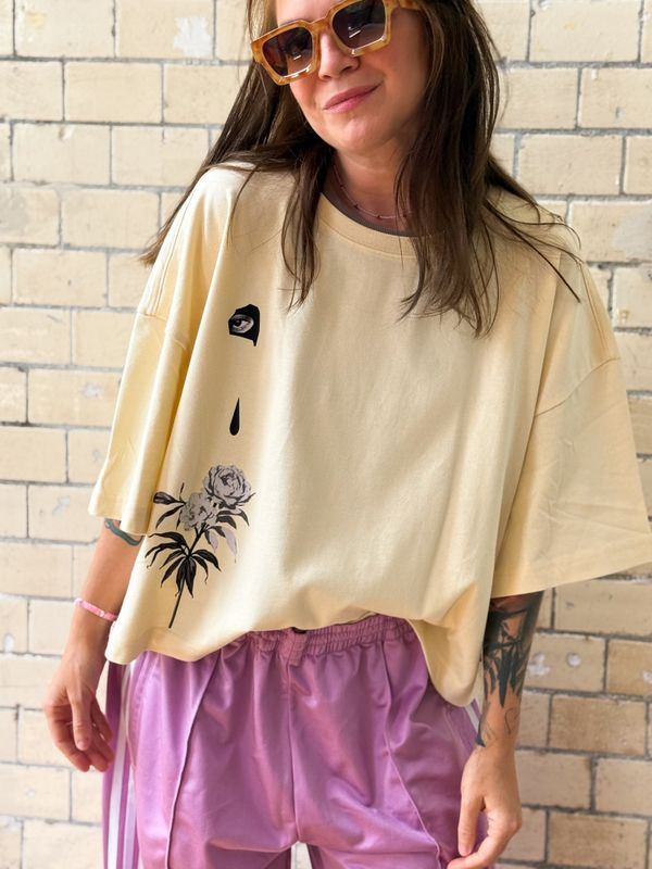 Short women t-shirt creamy one size