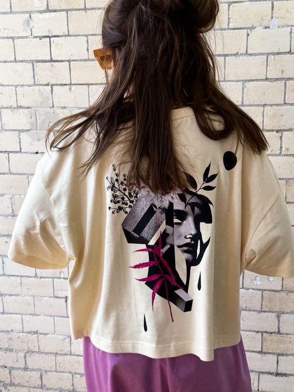 Short women t-shirt creamy one size