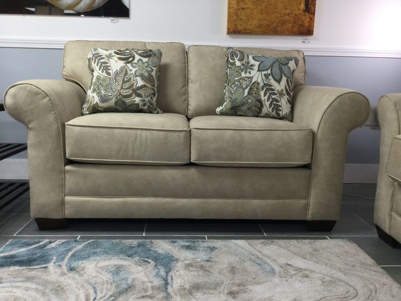 Brantley Loveseat Major Oat Frame &amp; Cusion Coil