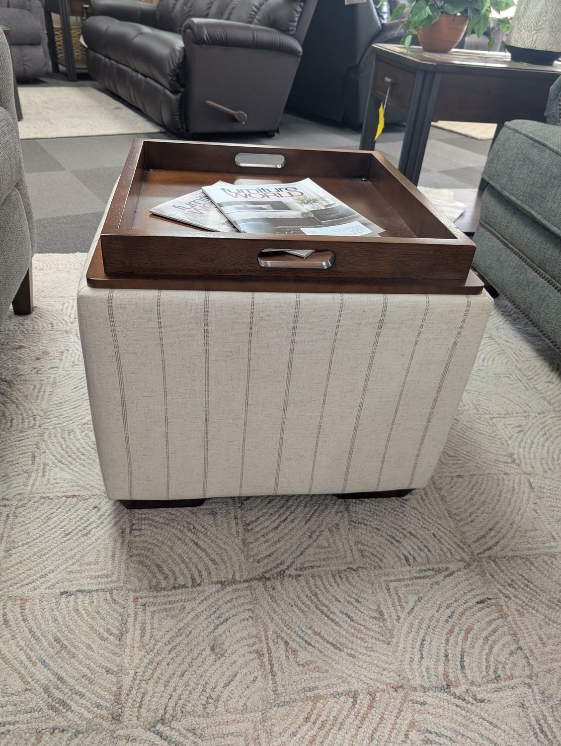 Leo SD Ottoman I-Colantino Antique Contrasting Fabric