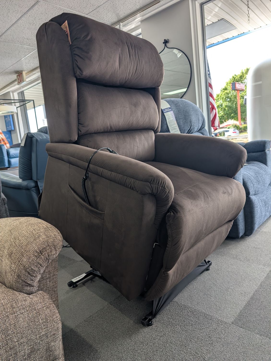 Polaris Medium Lift Chair Scrumptious Coffee House