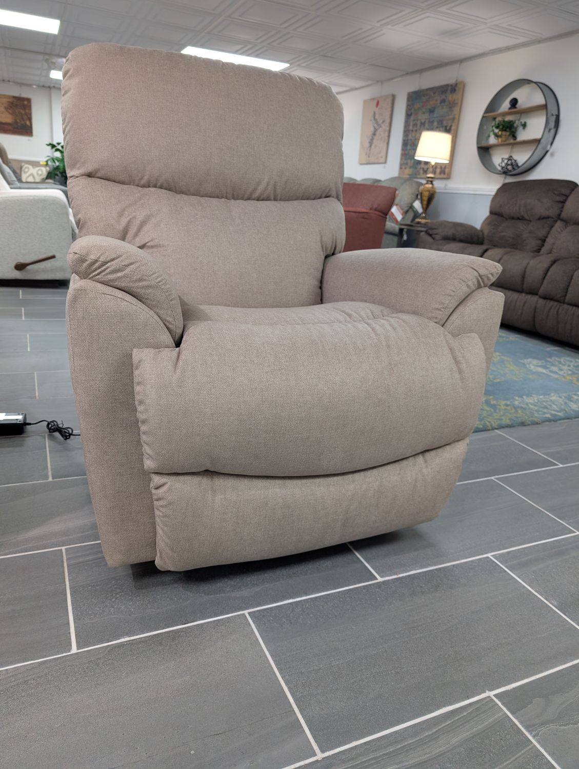 Trouper Rocking Recliner I-Kudos Oyster Arc Handle *Tempur Foam Seat*