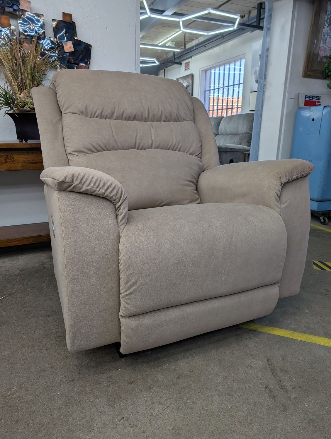 Redwood Power Rocking Recliner w/ Headrest &amp; Lumbar I-Weekend Buff *Tempur Foam Seat*