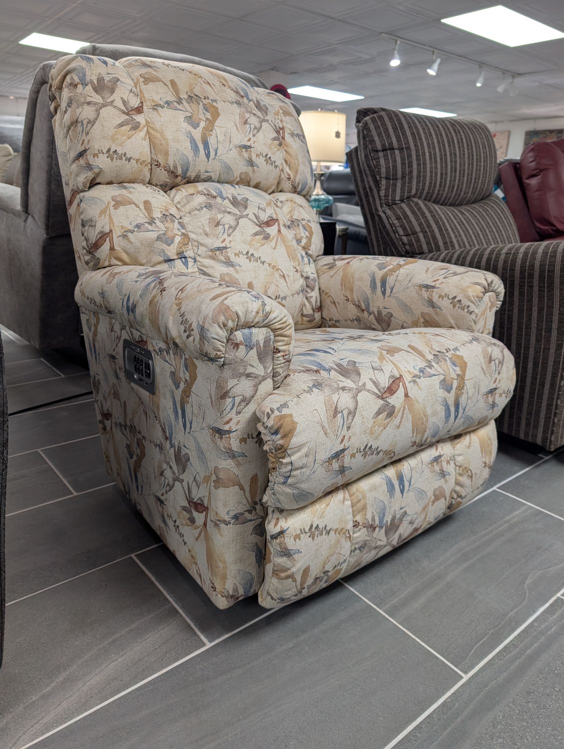 Pinnacle Power Wall Recliner W Headrest I-Aryna Aurora