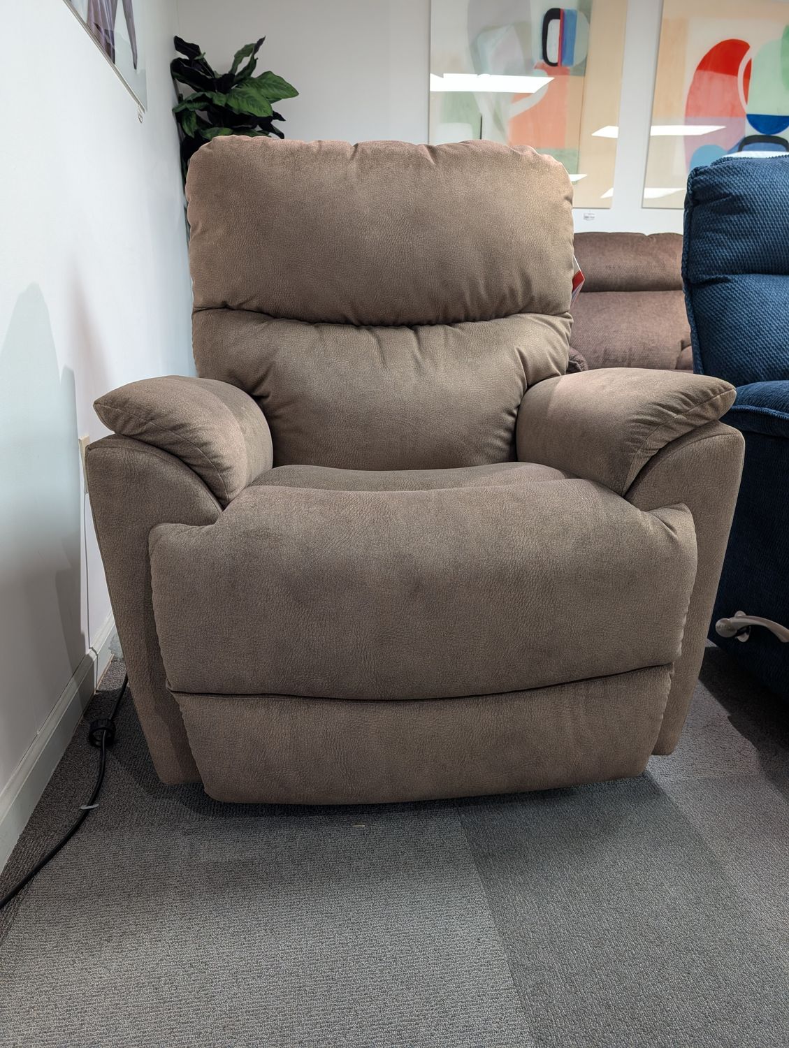 Trouper Rocking Recliner I-Kudos Tawny Arc Handle *Tempur Foam Seat*